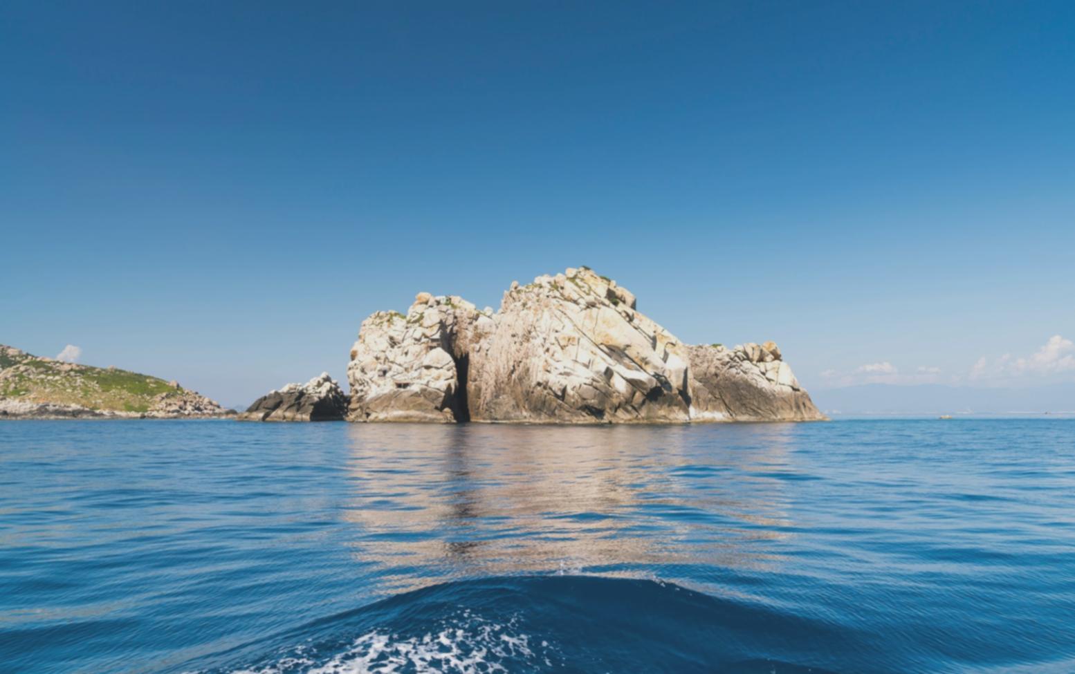 Underwater diving training session with instructor and students